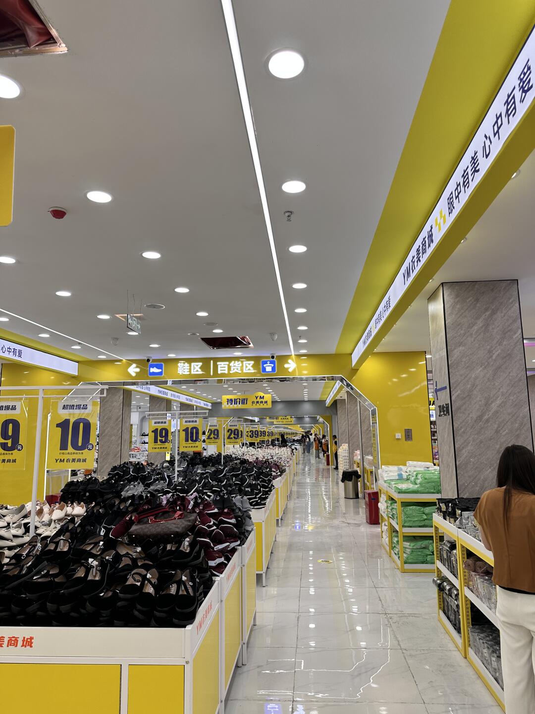 夏日步行街探秘 新開百貨商城的驚艷一瞥